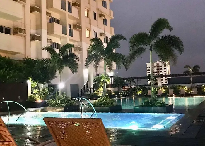 Modern In Heart Of Quezon Pensión 3*