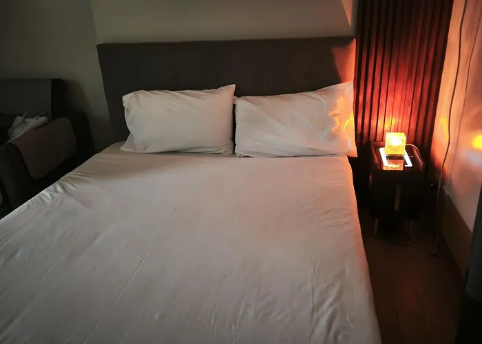 Guest house Modern In Heart Of Quezon Manila